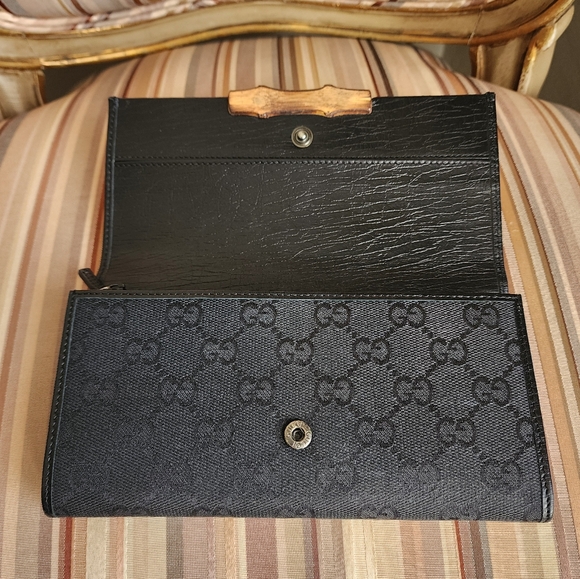 GUCCI Monogrammed Wallet with Bamboo Closure in Black I Size 7' X 3.5' inch - Picture 11 of 15